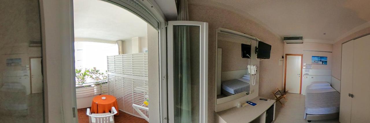 Hotel Record Riccione Eksteriør billede