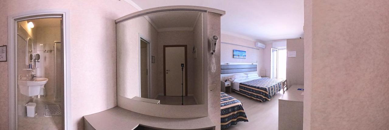 Hotel Record Riccione Eksteriør billede