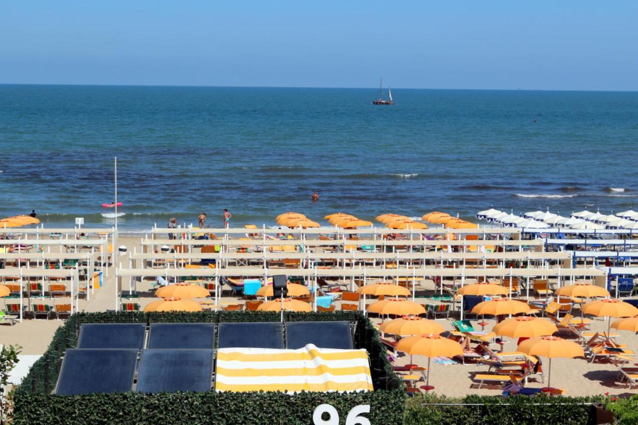Hotel Record Riccione Eksteriør billede