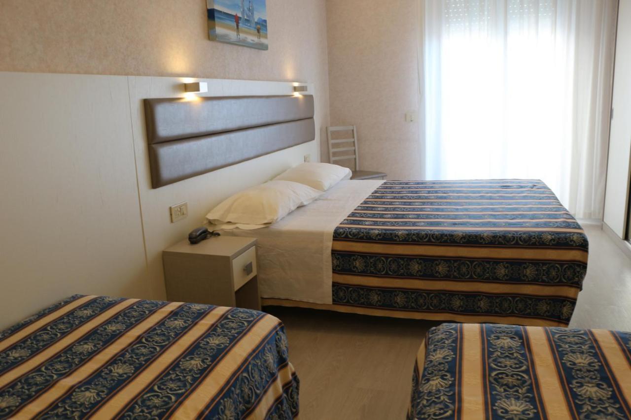 Hotel Record Riccione Eksteriør billede